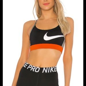 Nike Icon Clash Sports Bra in Multi